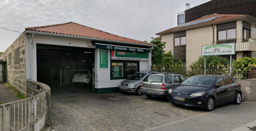 Fachada da Auto Reparadora Pedras Rubras, Rua das Guardeiras