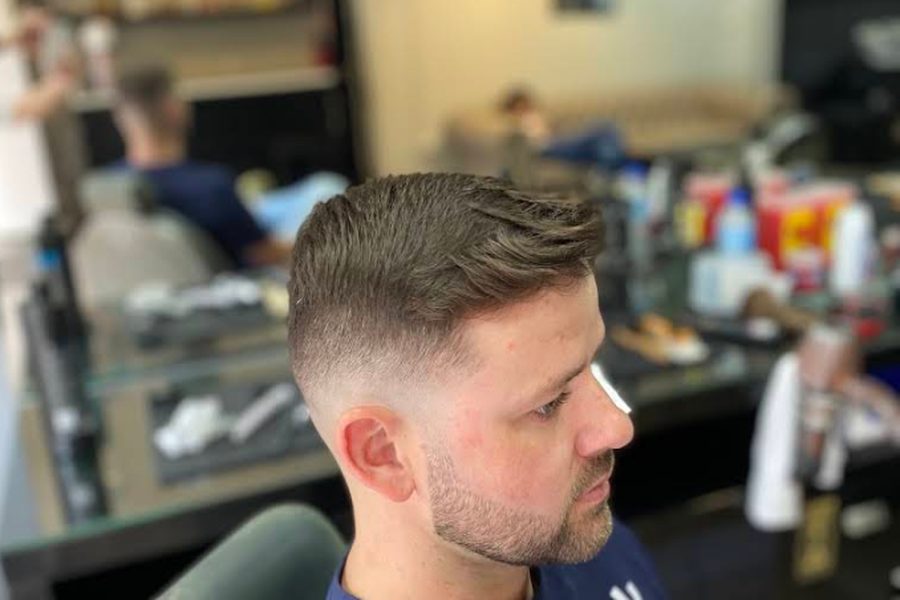 Corte de cabelo em perfil, feito na Barbearia Garcia & Tatuagem