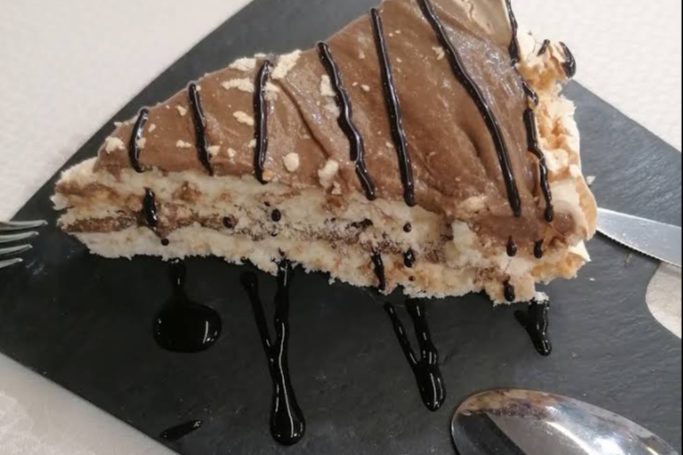 Fatia de bolo de chocolate, sobremesa da Cervejaria Stone