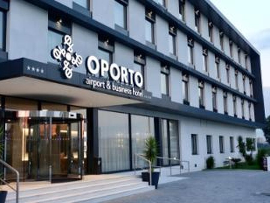 Oporto Airport & Business Hotel facade