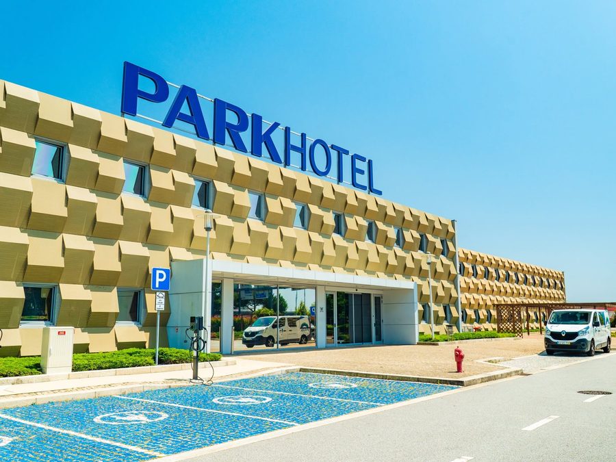 Park Hotel Porto Aeroporto facade