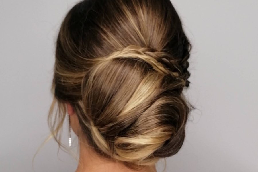 Penteado de coque com trança, feito no Studios Liliana Sousa