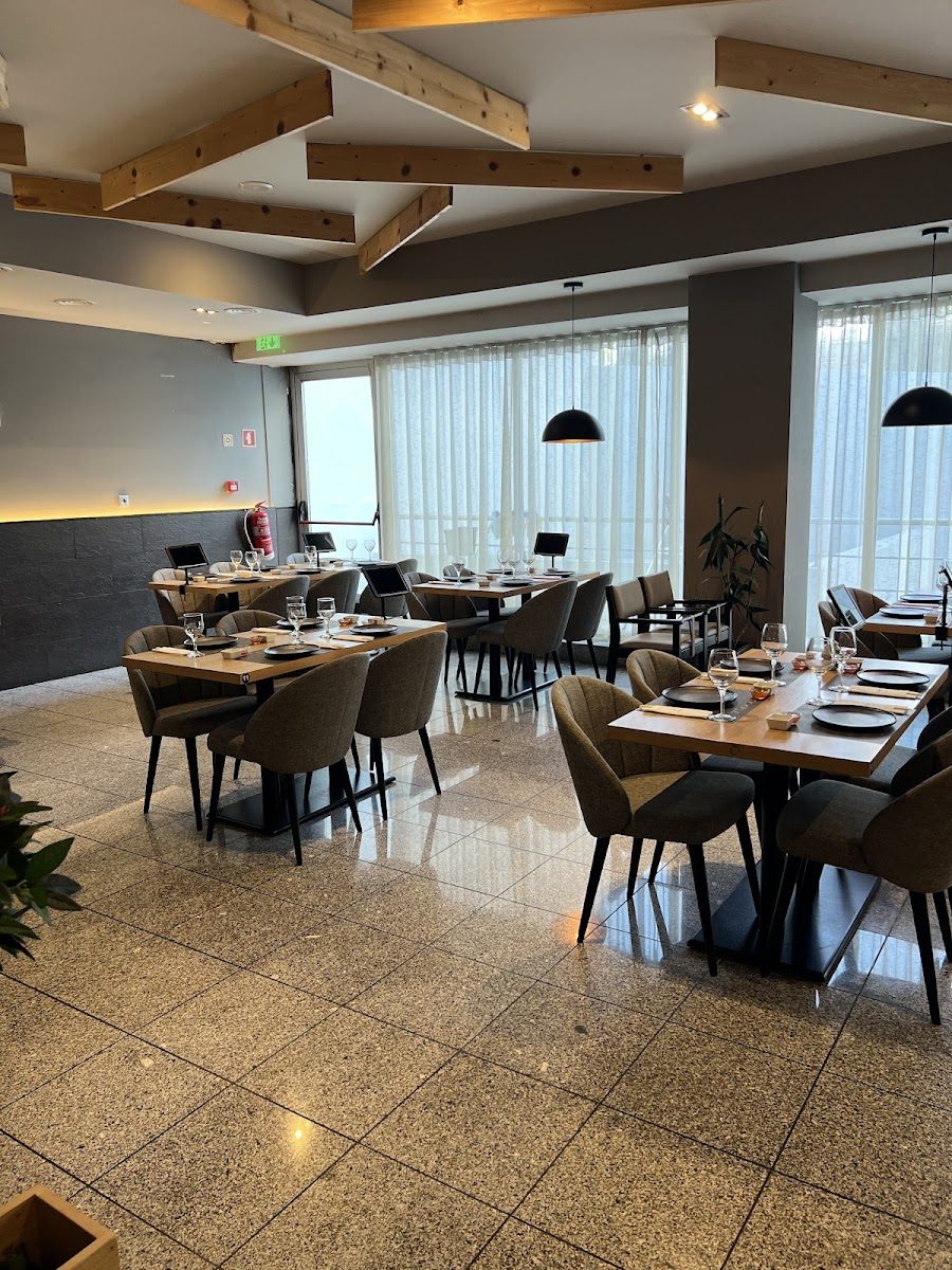 Sala do restaurante — fotografia de clientes do Temple Sushi, Maia